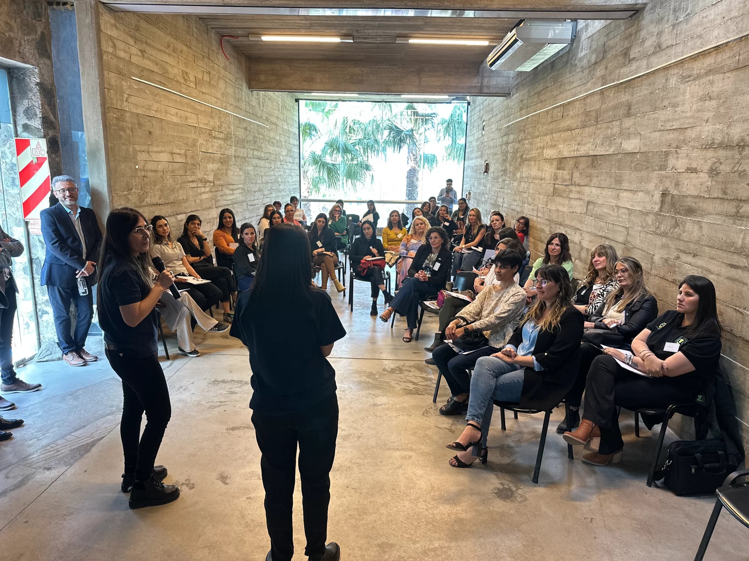 Jornada de formación con una audiencia de profesionales